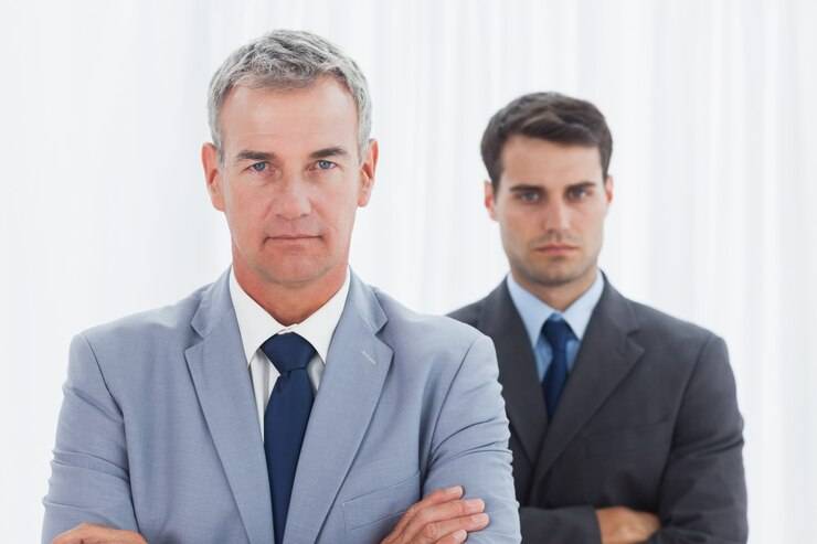 Должности: старший vs ведущий специалист