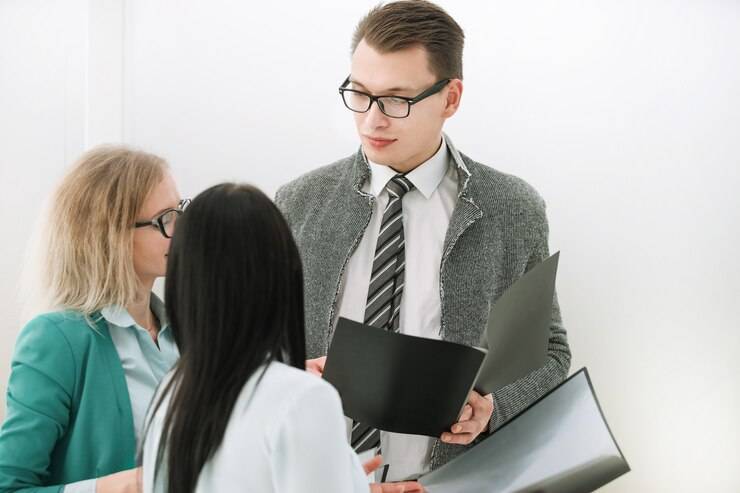 Инспектор по кадрам или специалист по кадрам